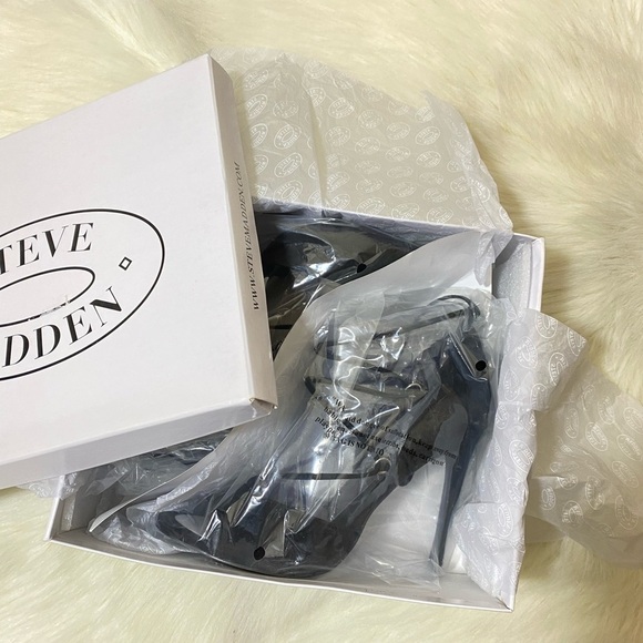 New in box Steve Madden Rayshel heels black Suede Strappy Lace Up Peep Toe - Picture 4 of 6